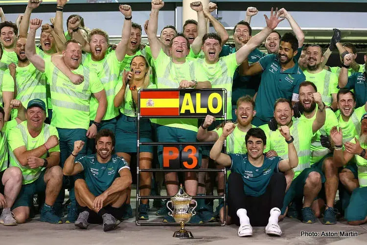 aston martin alonso stroll celebrate 2021 bahrain gp f1