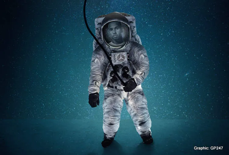 astronaut hamilton 003