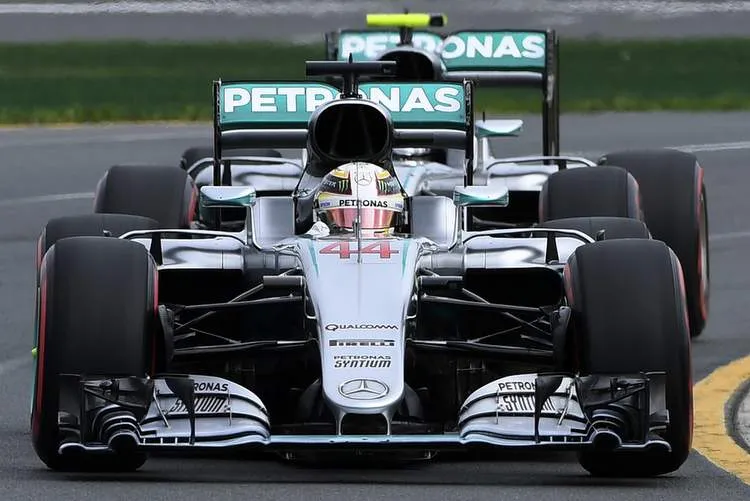 australianf1grandprixqualifyinglewis hamilton leads team mate nico rosberg2