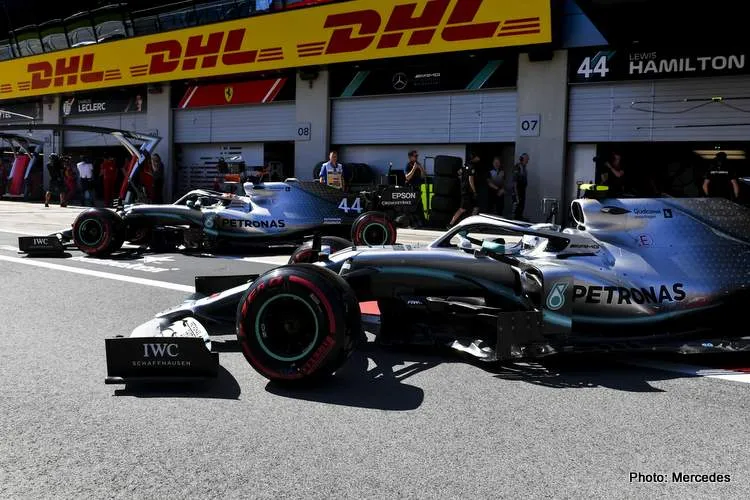 bottas hamilton pitlane
