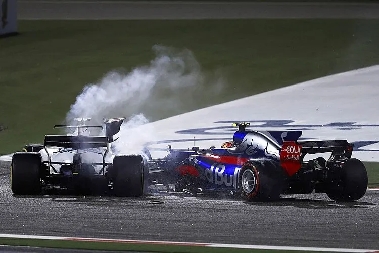 carlos ainz lance stroll crash