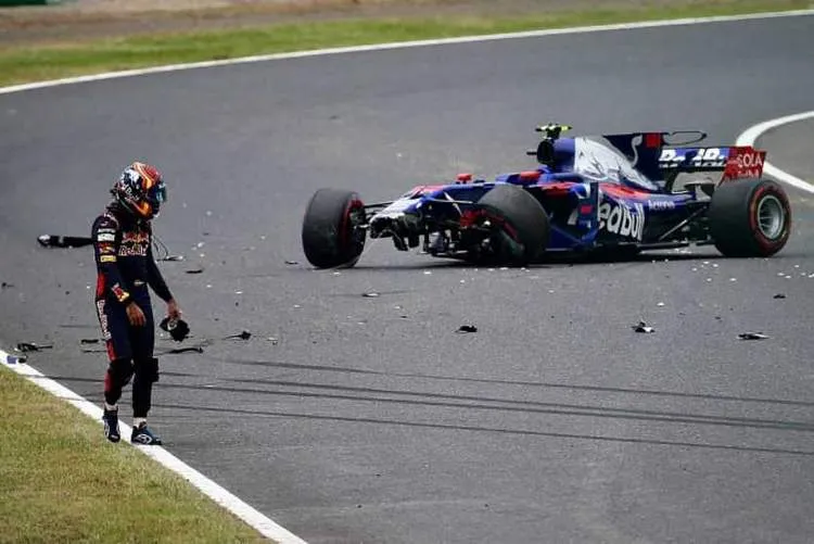 carlos sainz accident