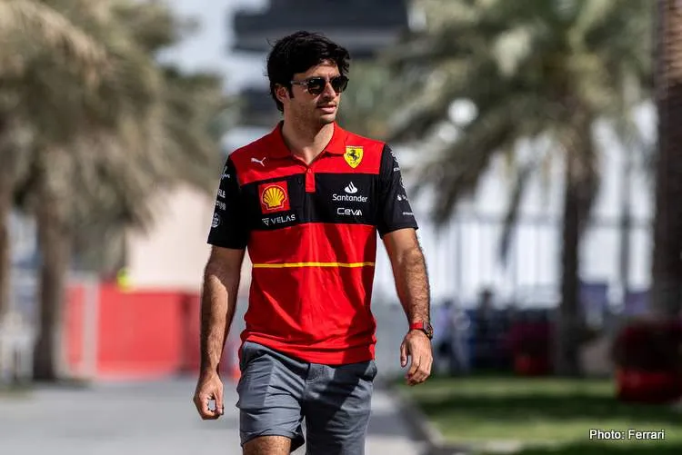 carlos sainz bahrain ferrari extension new contract