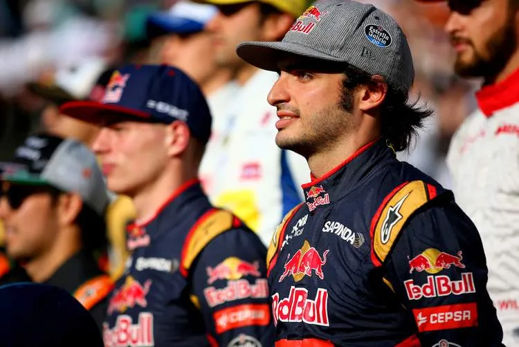carlos sainz f1 grand prix abu dhabi gl1iphzjsbix