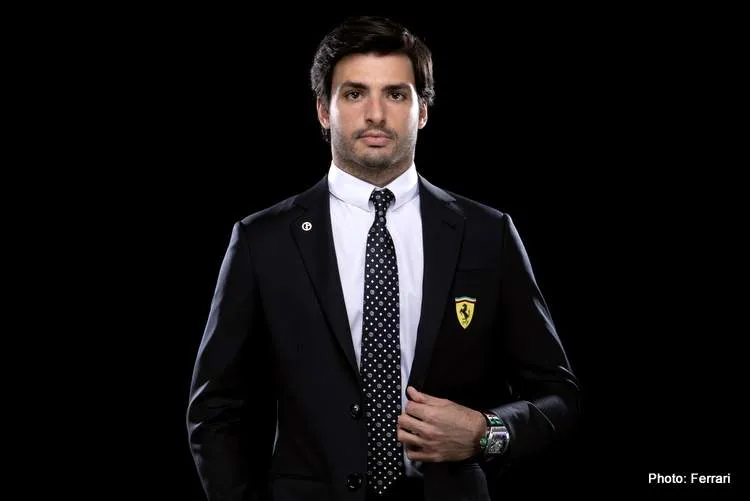carlos sainz ferrari 2022 suit