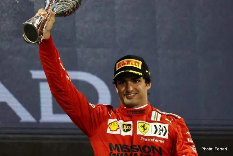 carlos sainz ferrari f1 podium