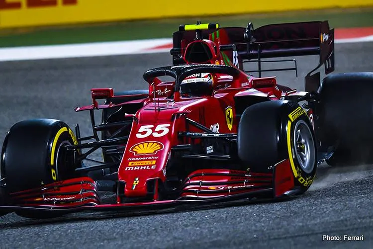 carlos sainz ferrari sf21 bahrain