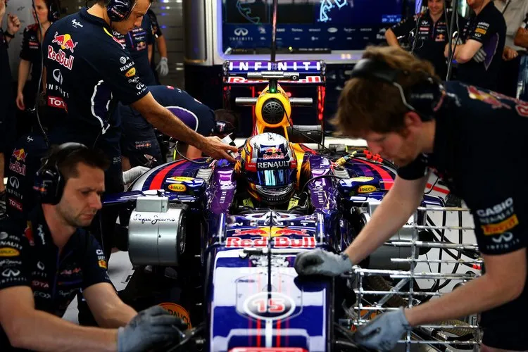 carlos sainz jr f1 testing abu dhabi day 1 5 ruuw2szjcx