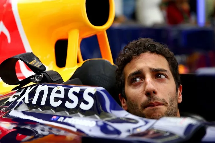 daniel ricciardo f1 grand prix bahrain qualifying b9p21yet6x9x