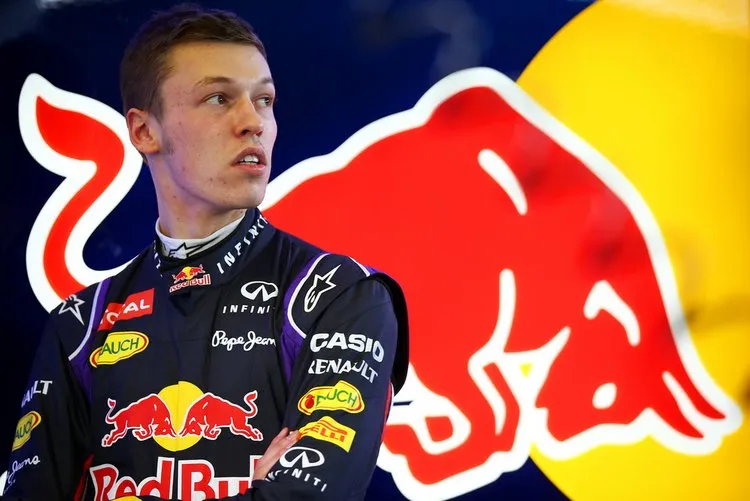 daniil kvyat f1 testing day 2 8x yuevfkvox