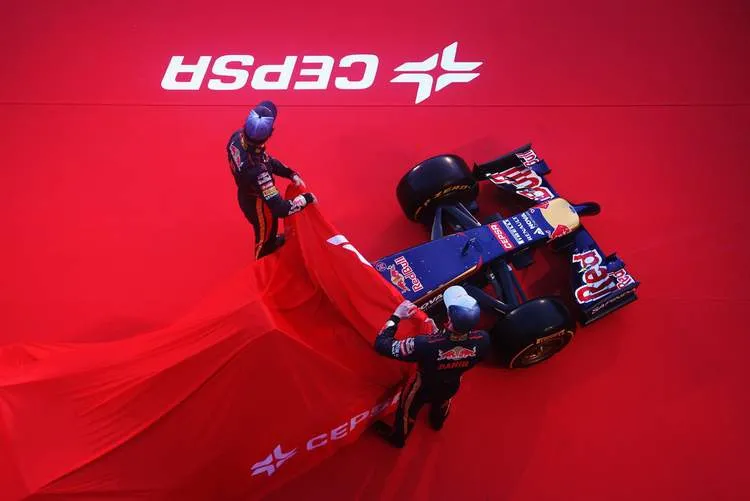 daniil kvyat scuderia toro rosso f1 launch n17rr10zq4ix