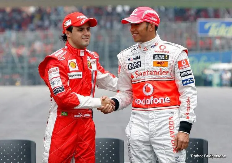 dpa der britische formel 1 pilot lewis hamilton r von mclaren mercedes und der brasilianer felipe massa hamilton