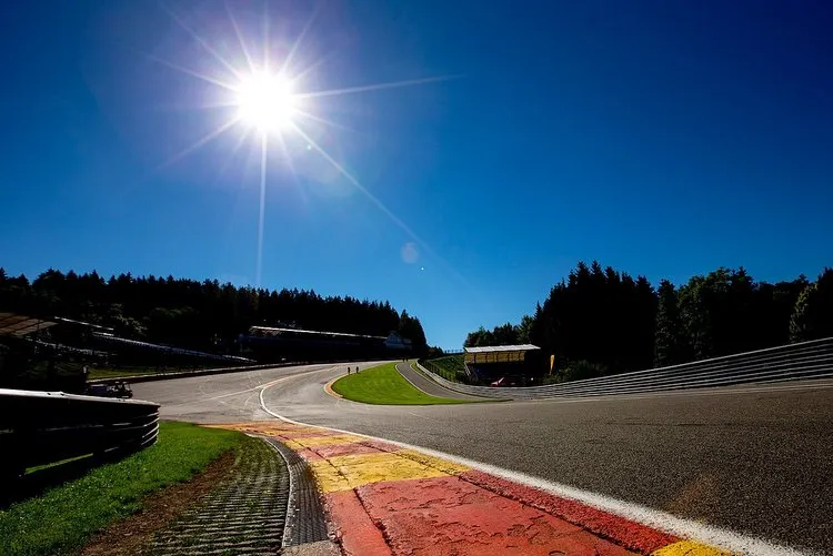 eau rouge 001