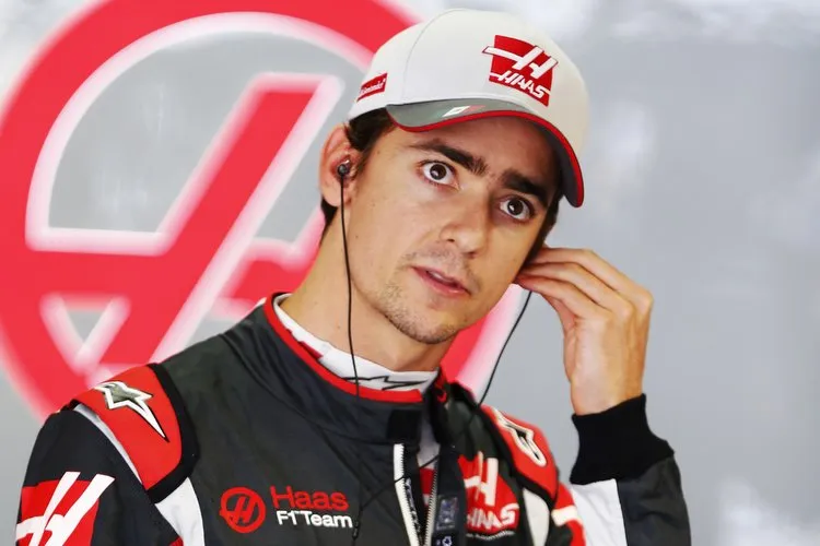eg in garage sans helmet 497