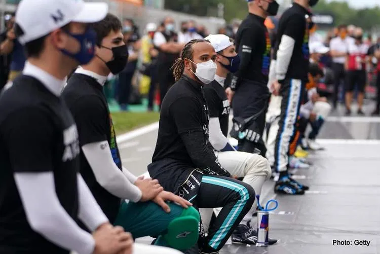 f1 drivers take knee 2022