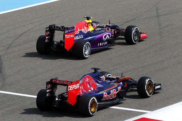 f1 grand prix bahrain practice verstappen kvyat