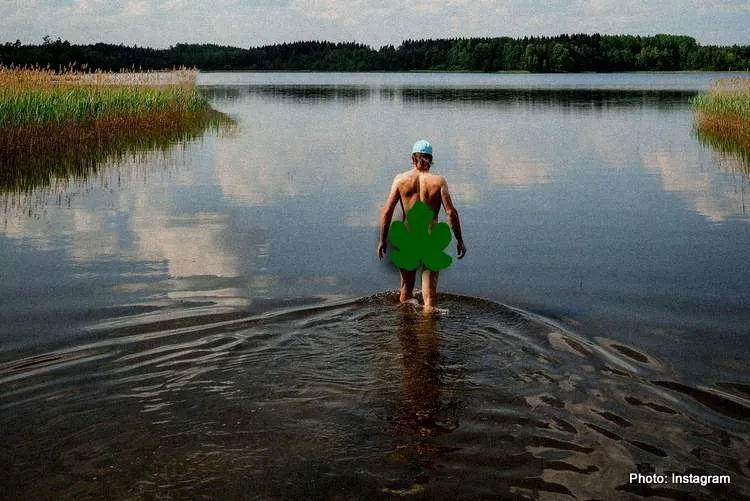 f1 legend strips naked lake bottas