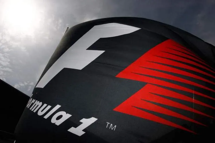 f1 logo flag