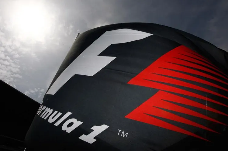 f1 logo flag
