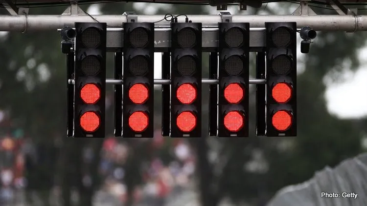 f1 red lights start