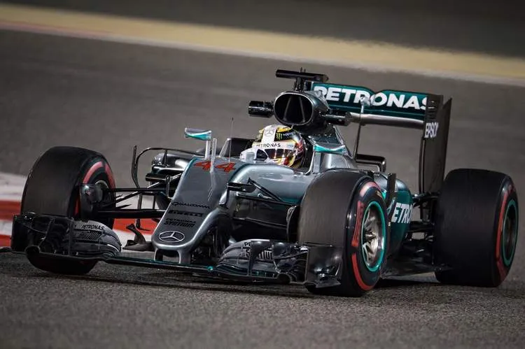 f1grandprixbahrainpracticelewis hamilton