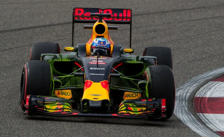 f1grandprixchinapractice48qfdjnfogoxdaniel ricciardo