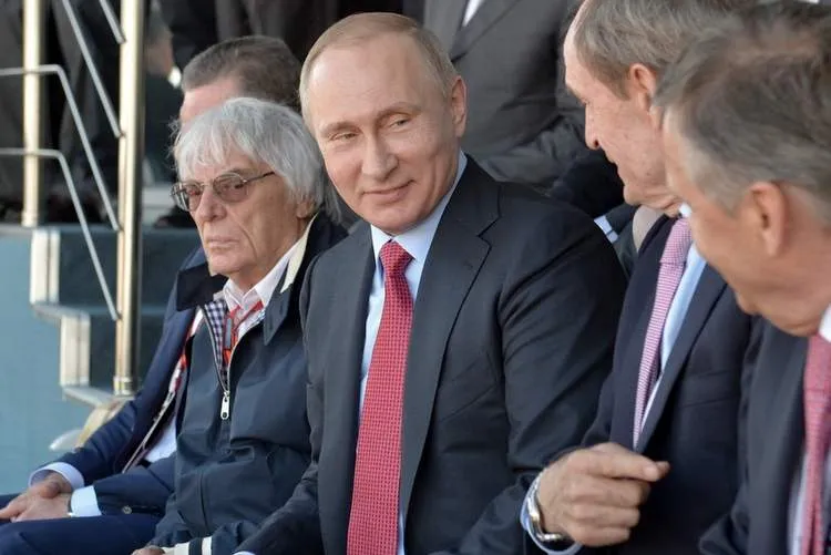 f1grandprixofrussiab5fvyp2xg7gxrussian president vladimir putin and formula 1 boss bernie ecclestone