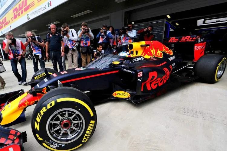f1grandprixrussiapracticeaqbmqabjqdwxdaniel ricciardo aeroscreen