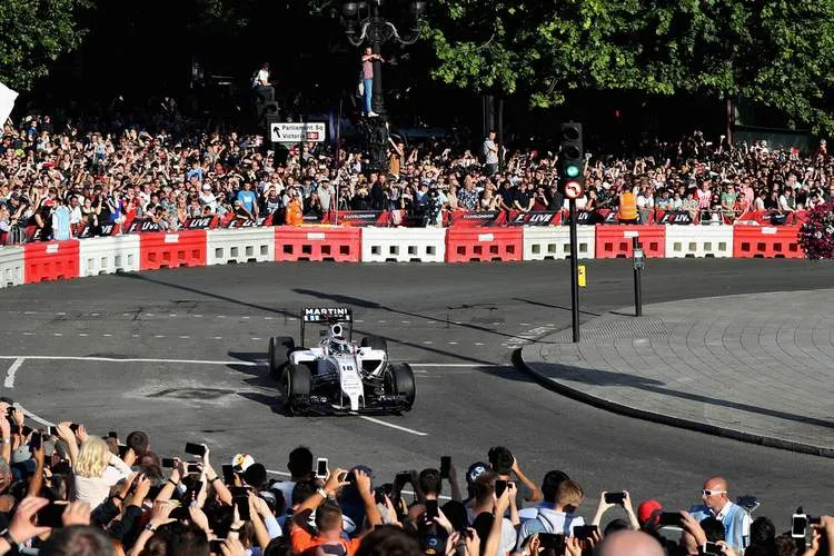 f1livelondontakesovertrafalgarsquareapwafajqkmqx