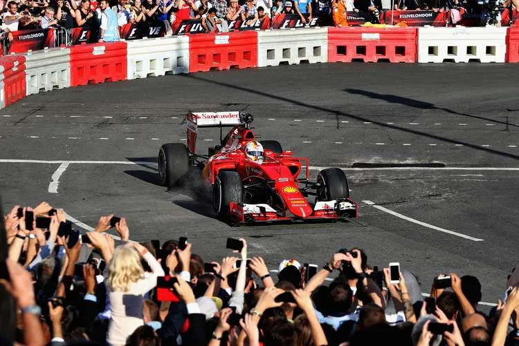 f1livelondontakesovertrafalgarsquarejmxs6jlb3rfx