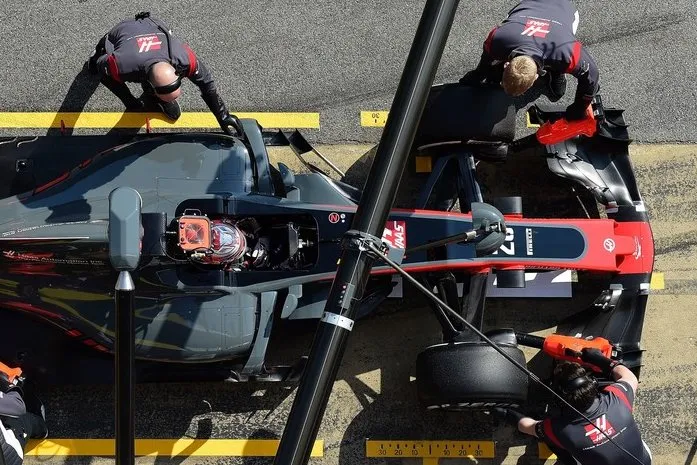 f1testingbarcelonadayoneeprjw vwjw2x 2