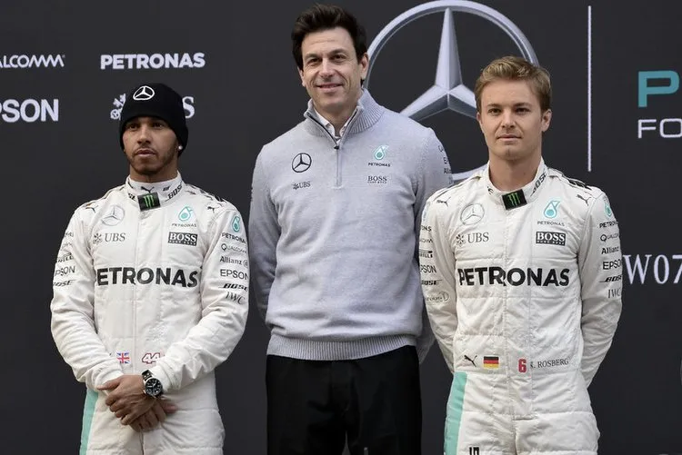 f1testingbarcelonadayonetnogdyrop78x mercedes hamilton rosberg wolff