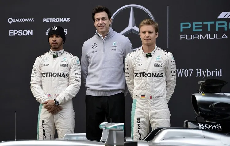 f1testingbarcelonadayonetnogdyrop78x mercedes hamilton rosberg wolff