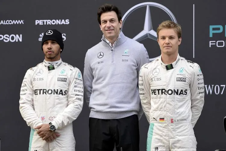 f1testingbarcelonadayonetnogdyrop78x mercedes hamilton rosberg wolff