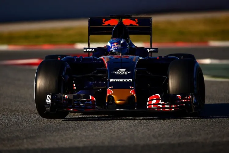 f1testingbarcelonadayoney7cm k9mtyfx 1