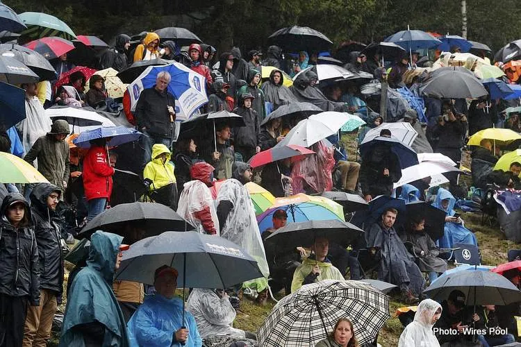 fans at belgian grand prix 2021 in the rain