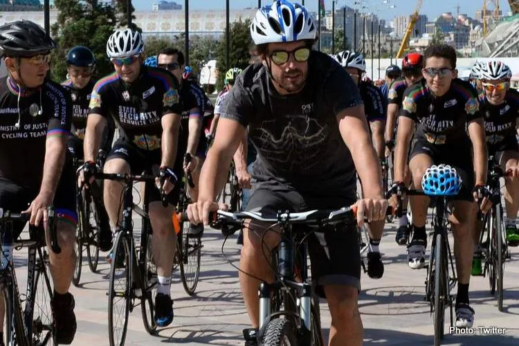 fernando alonso bicycyle accident
