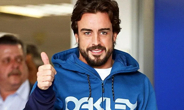 fernando alonso leaves ho 008