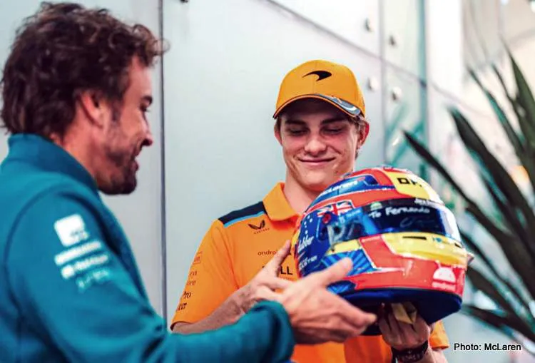 fernando alonso swapping helmets with piastri