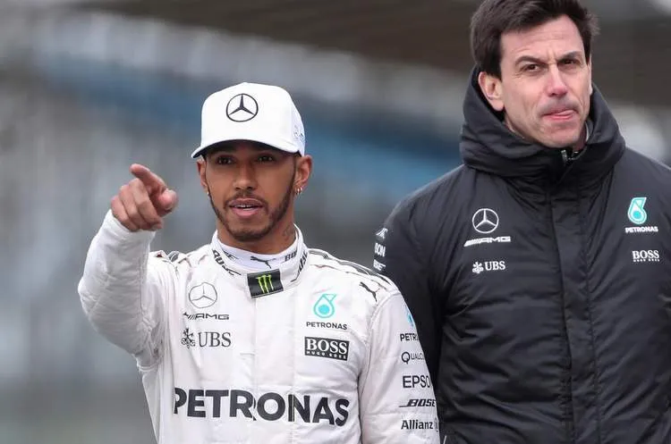 formel 1 toto wolff sieht bei lewis hamilton eine unglaubliche leistung 001