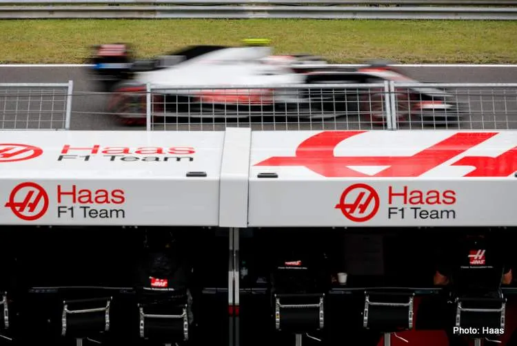 haas f1 team pit gantry