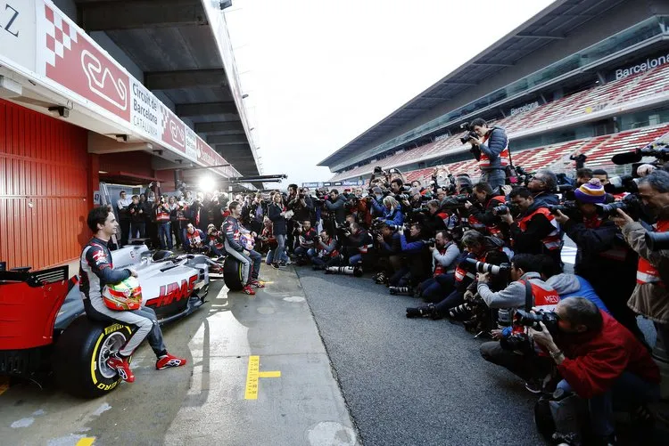 haas vf 16 racecar debut