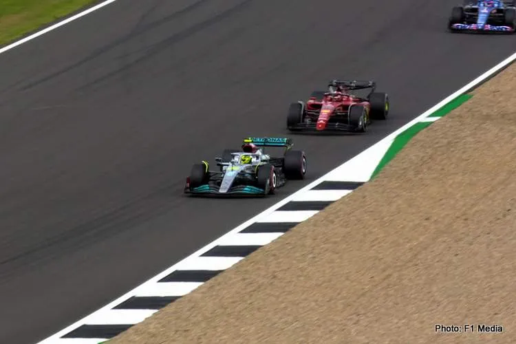 hamilton leclerc silverstone 2022