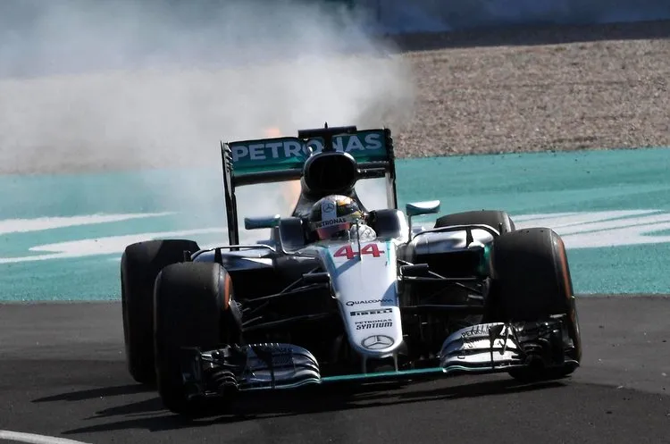 hamilton malaysia engine blowout