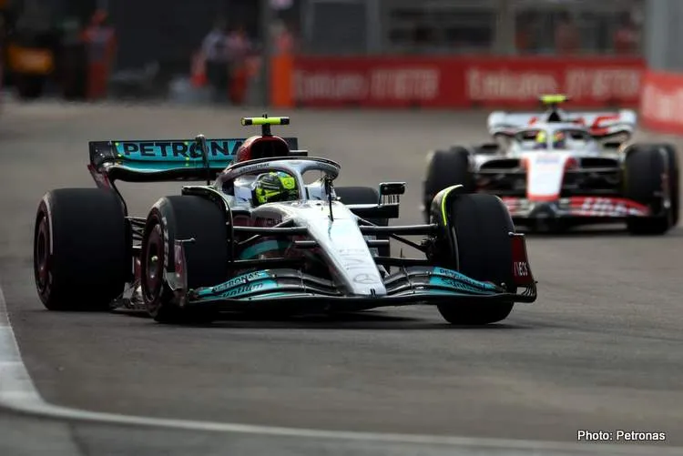 hamilton mercedes fp1