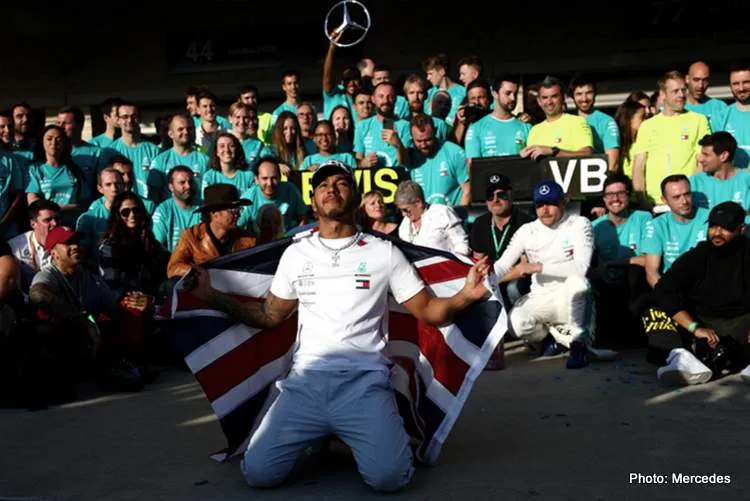 hamilton mercedes team foto gruppo getty
