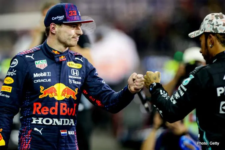 hamilton verstappen fist bump after abu dhabi qualifying