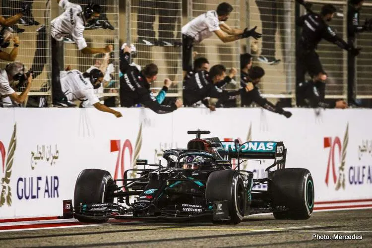hamilton wins bahrain