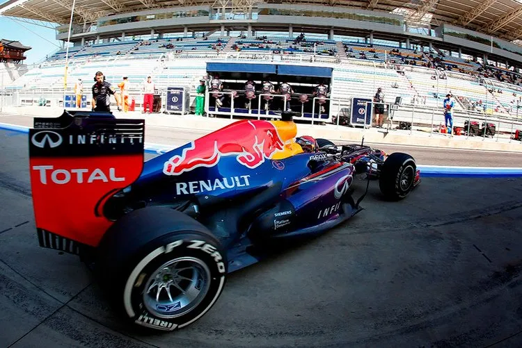 infiniti red bull renault 3