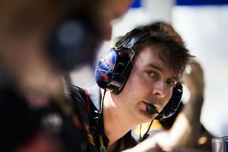 james key f1 grand prix great britain practice gh5 uxk4usjx
